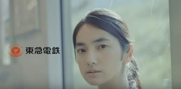 日本電車廣告「女性在車廂化妝有損尊嚴」 惹公關災難